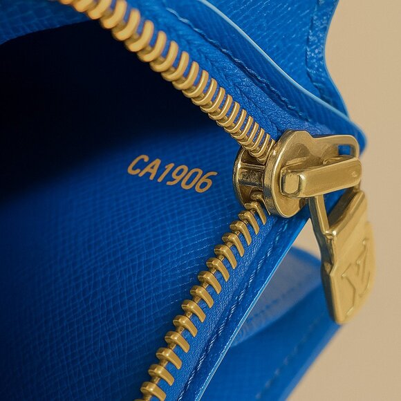 Louis Vuitton Epi Sarah Long Wallet Toledo Blue Pre-owned - Picture 7 of 12